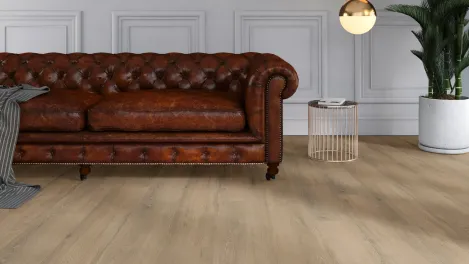 vivafloors Vinylboden für Wohnzimmer / Wohnraum mit Eiche 8360 Dekor - Raum-Perspektive